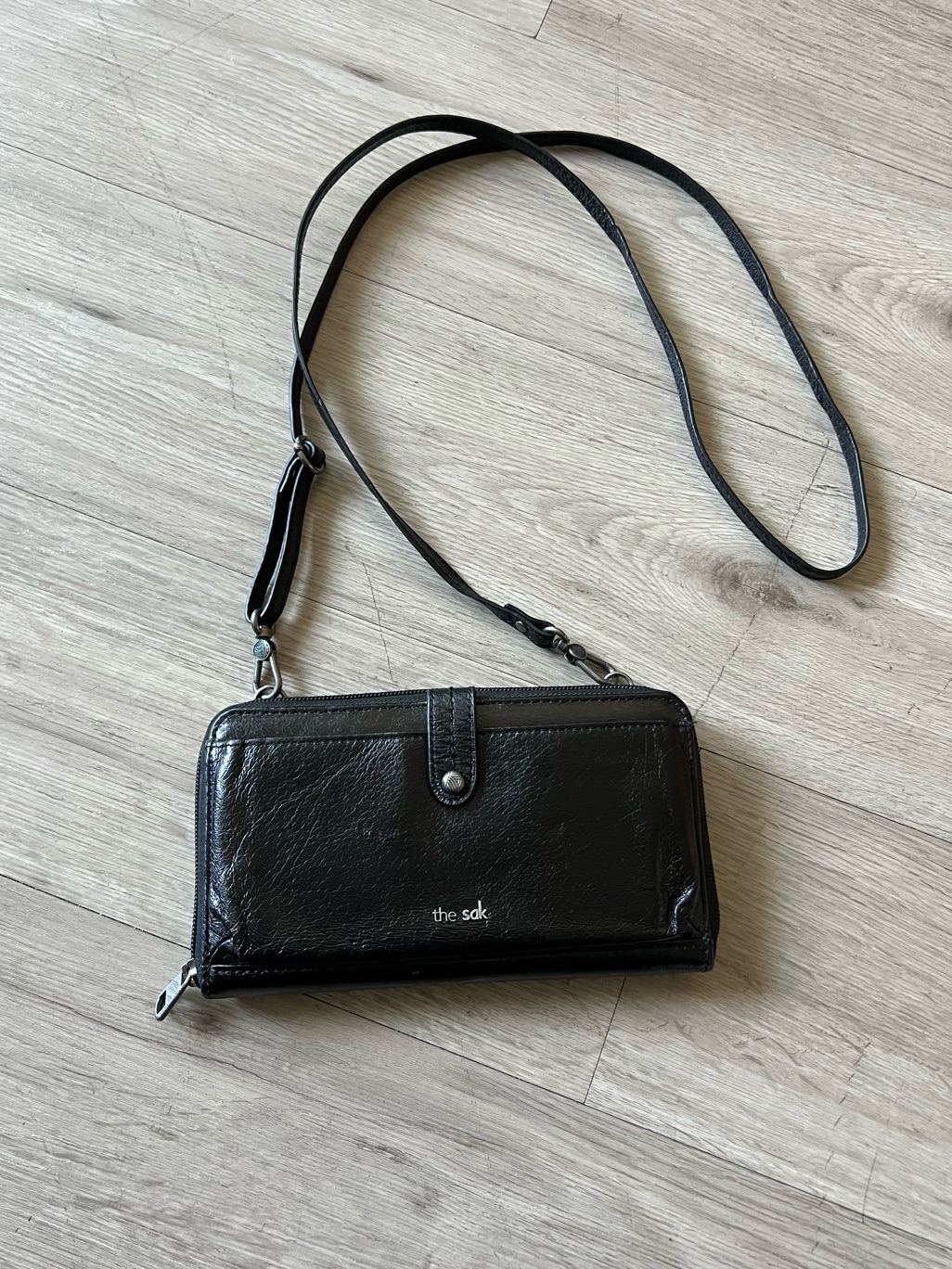 The Sak Iris Smartphone Crossbody Leather Wallet